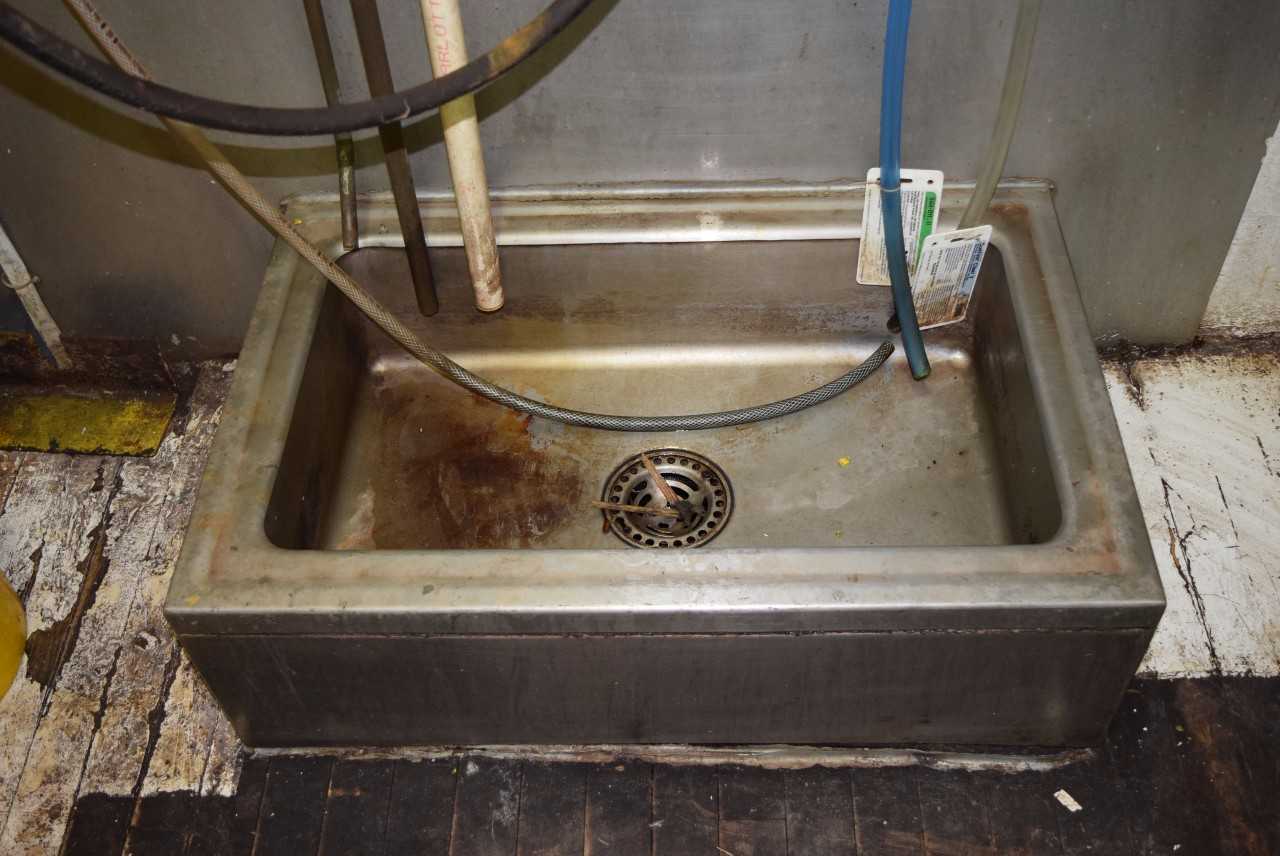 ECOLAB CONTROL TOWER 3 WITH CHEMICAL CLEANING STATION - MISCELLANEOUS
