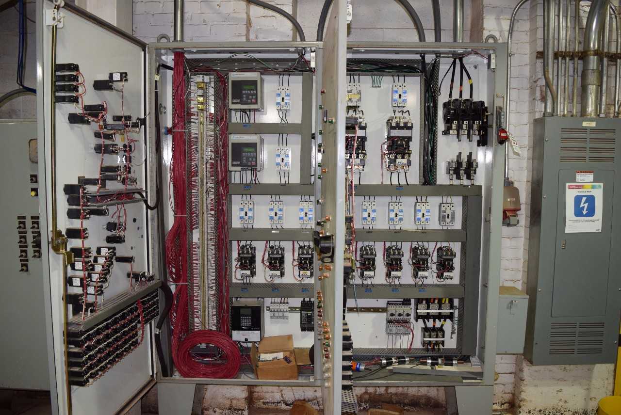 CONTROL CABINET WITH CONTROLS - MISCELLANEOUS