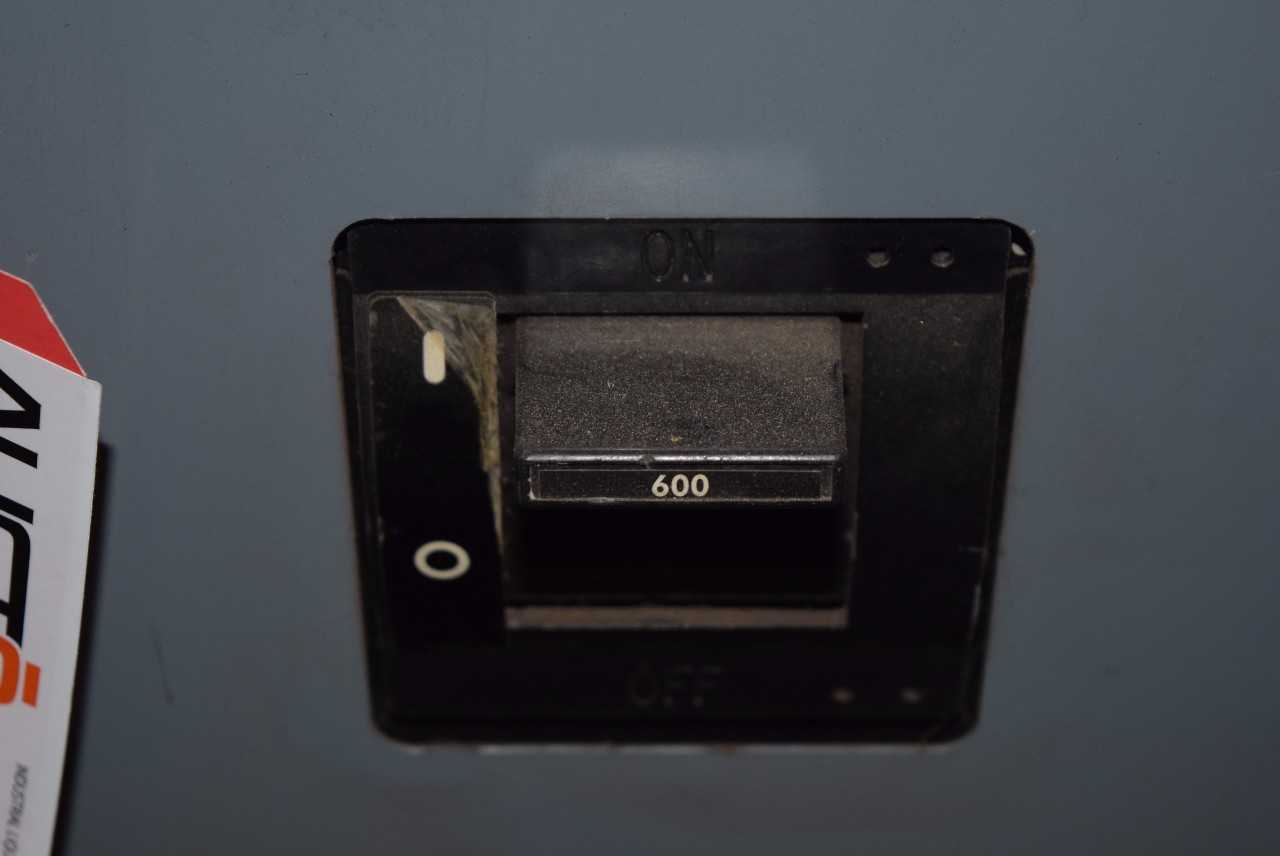 SQUARE D DISTRIBUTION PANEL 600 A BREAKER - MISCELLANEOUS