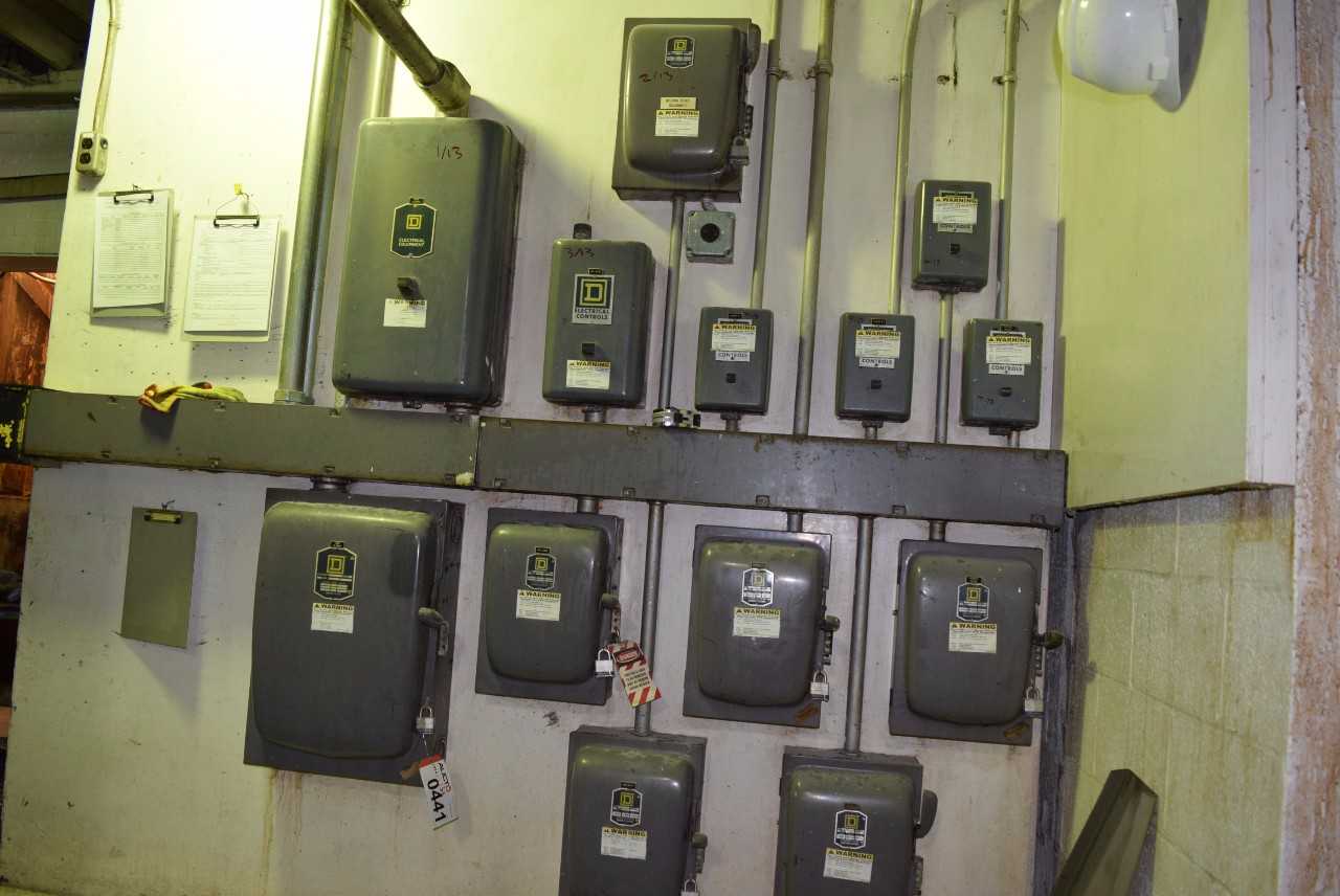 13 X SQUARE D STARTERS AND DISCONNECT SWITCHES - MISCELLANEOUS