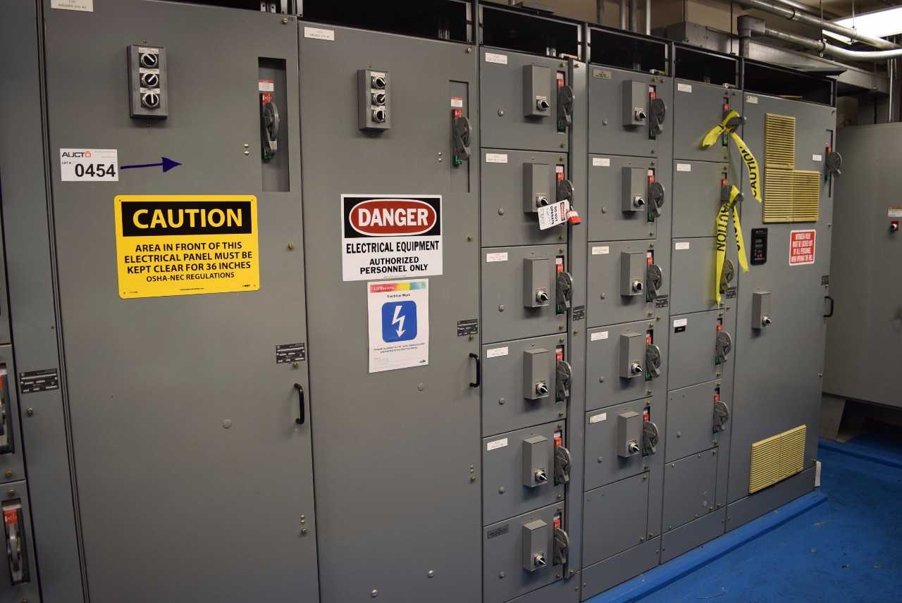 6 SECTIONS OF ALLEN BRADLEY 2100 CENTERLINE MOTOR CONTROL CENTER - MISCELLANEOUS