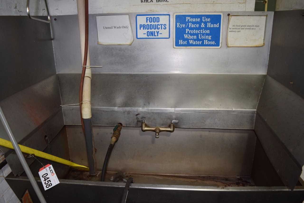 STAINLESS WASH TANK (~4 X 2 X 3') - MISCELLANEOUS