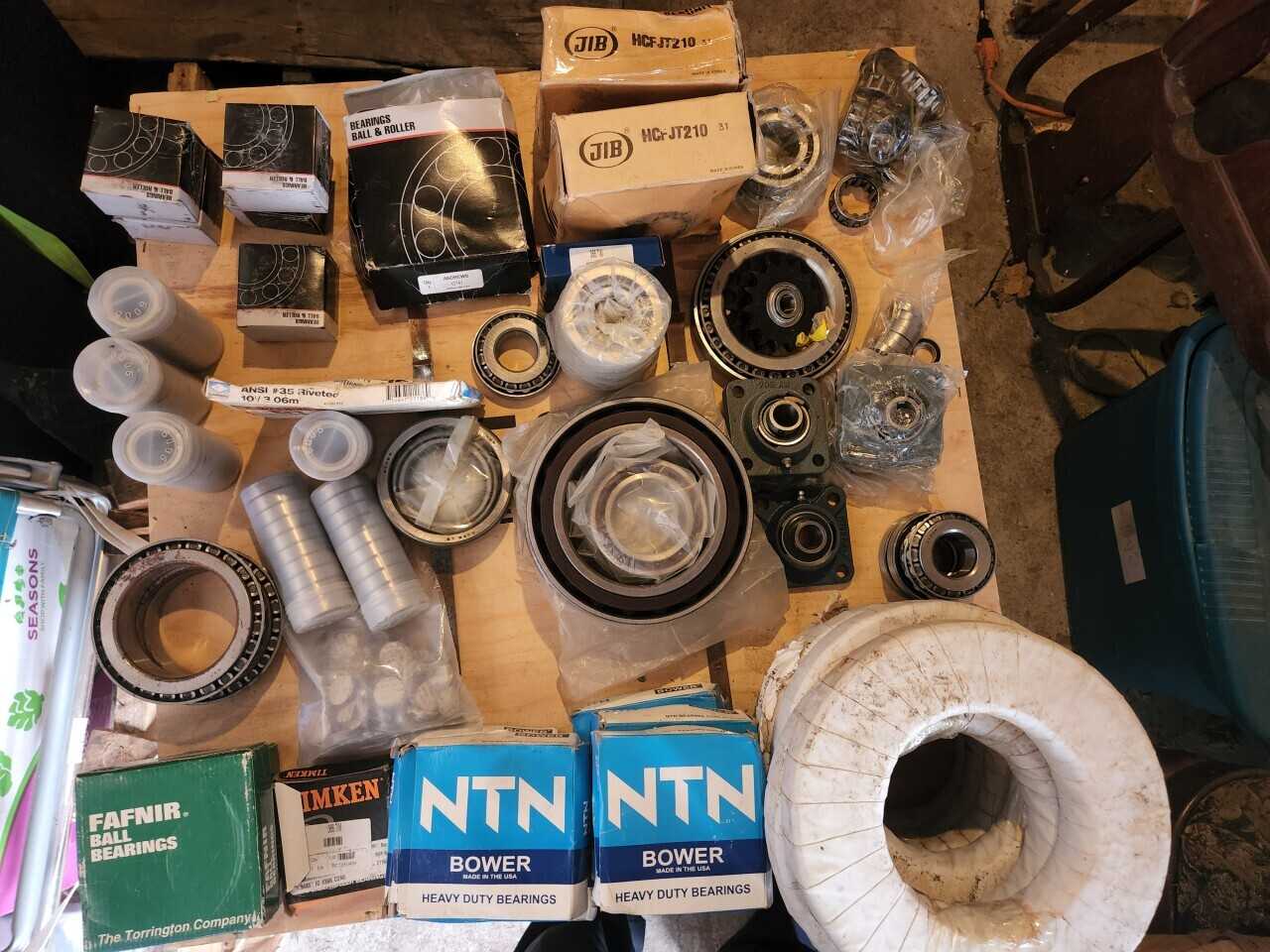 LOT of OVERBOUGHT BEARINGS - BEARINGS