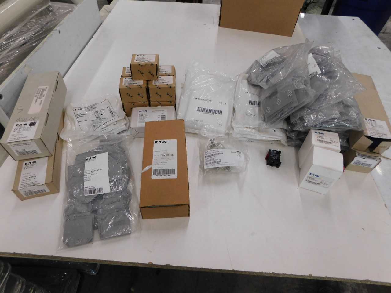 Lot of Quantity 53x Contacts/Terminal Blocks/Contact Kits - ELECTRICAL COMPONENTS