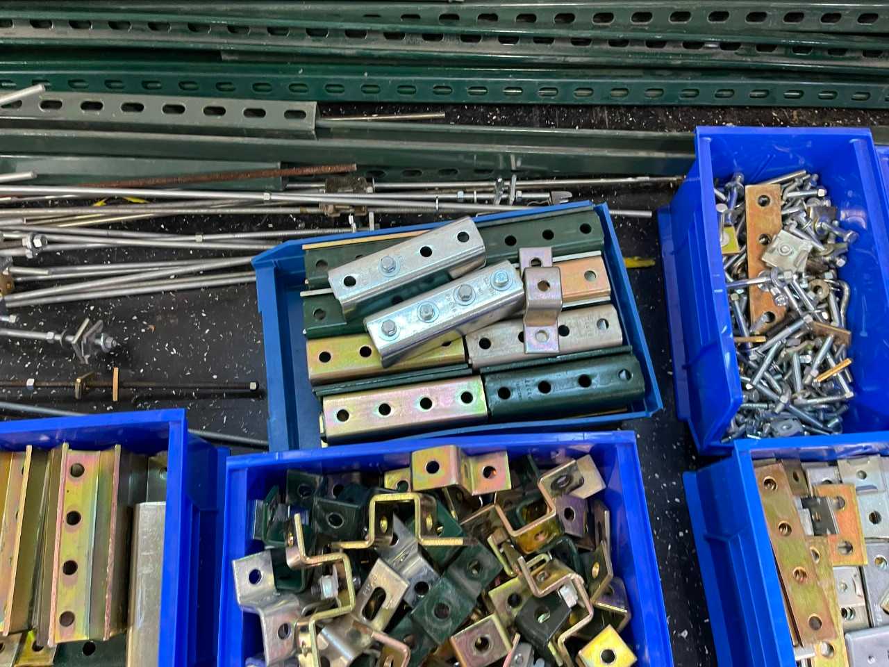 Unistrut with all acessories - INDUSTRIAL PARTS