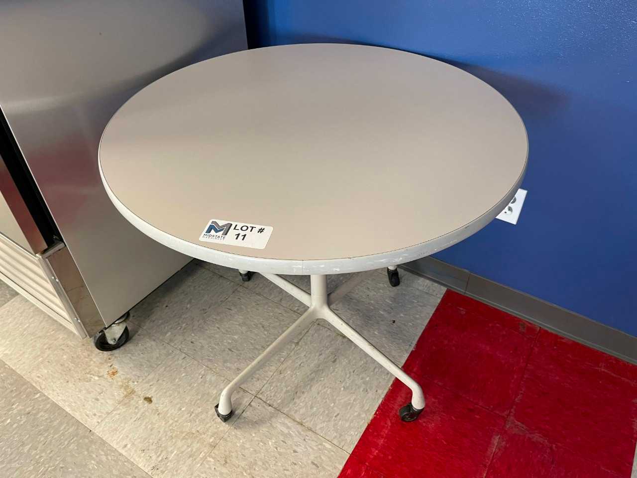 Round Table w/ 3 Chairs - PLANT & FACILITY EQUIPMENT
