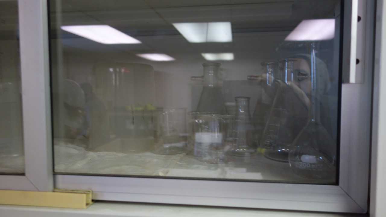 CONTENTS OF 3 SHELF CABINENTS, ASSORTED GLASSWARE, BEAKERS, FLASKS - LAB & SCIENTIFIC