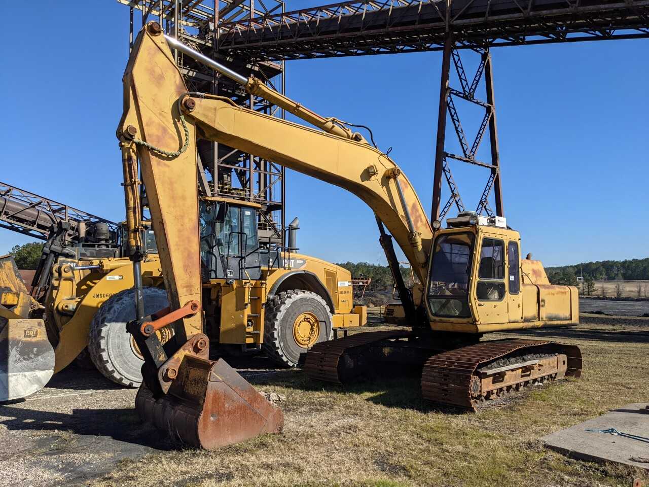 John Deere 790D Excavator - EXCAVATORS