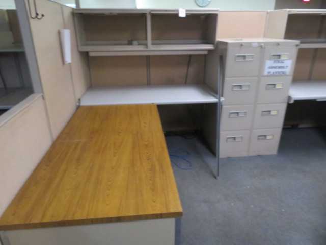 Office Furniture and Panels, Lot - MISCELLANEOUS