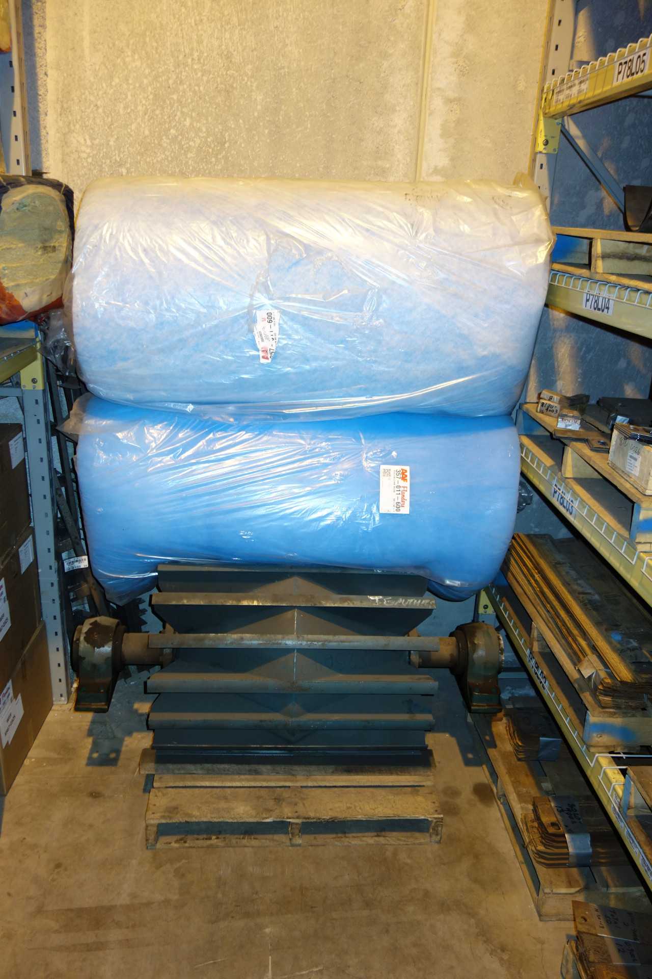 CONTENTS OF 2 UPRIGHT RACKING SECTIONS, LINERS - INDUSTRIAL PARTS