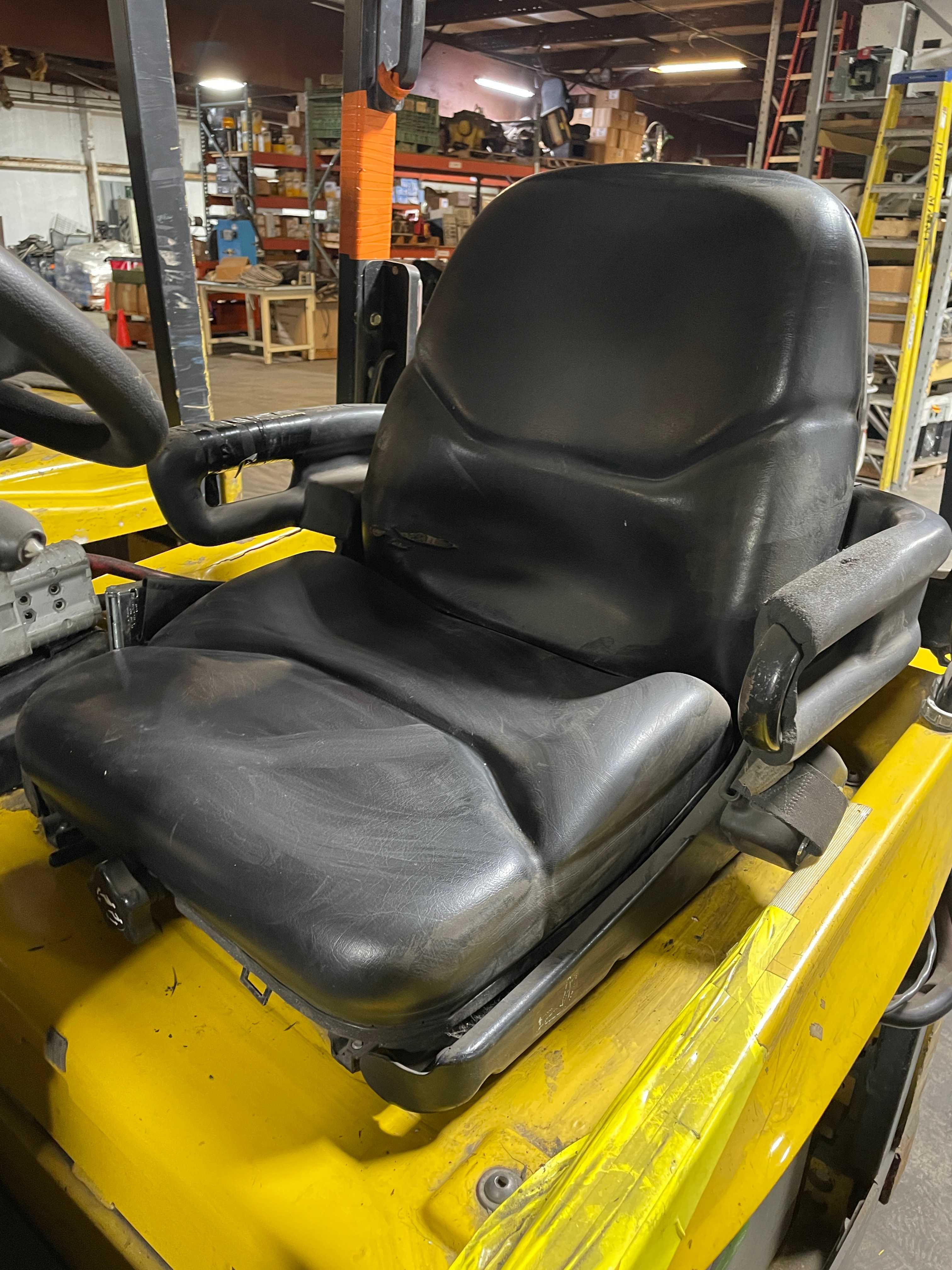 YALE ERC040AHN36TE082 ELECTRIC FORKLIFT - SIT-DOWN FORKLIFT
