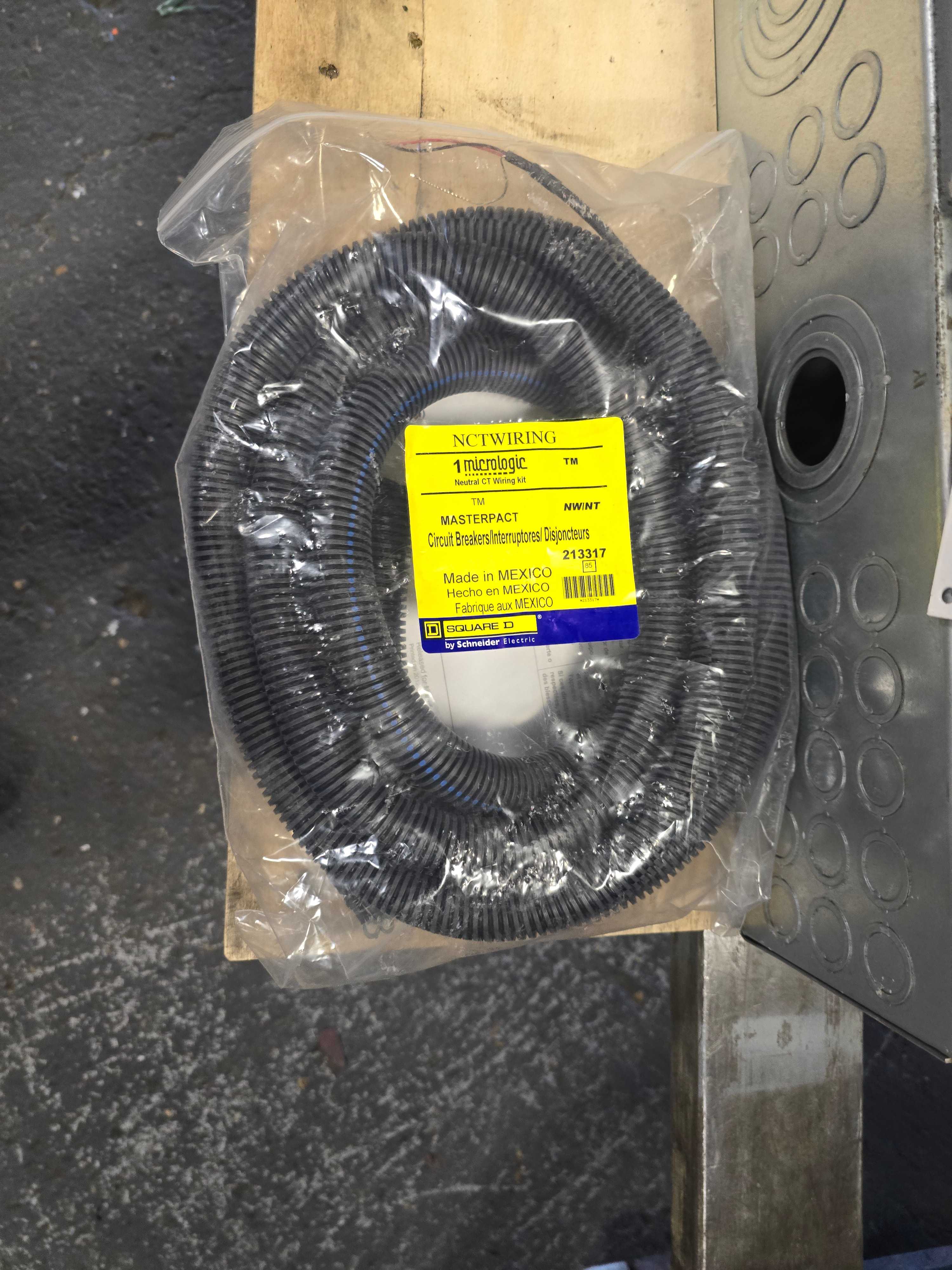 LOT OF ASSORTED ELECTRICAL PARTS - ELECTRICAL COMPONENTS
