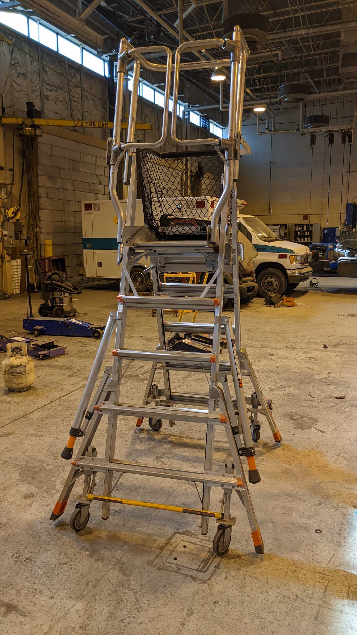 LADDER - MATERIAL HANDLING