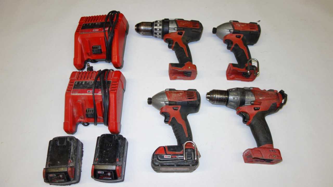 LOT OF 2 MILWAUKEE M18 IMPACT WRENCH & DRILL SETS W/ CHARGER BATTERY - ELECTRIC POWER TOOLS