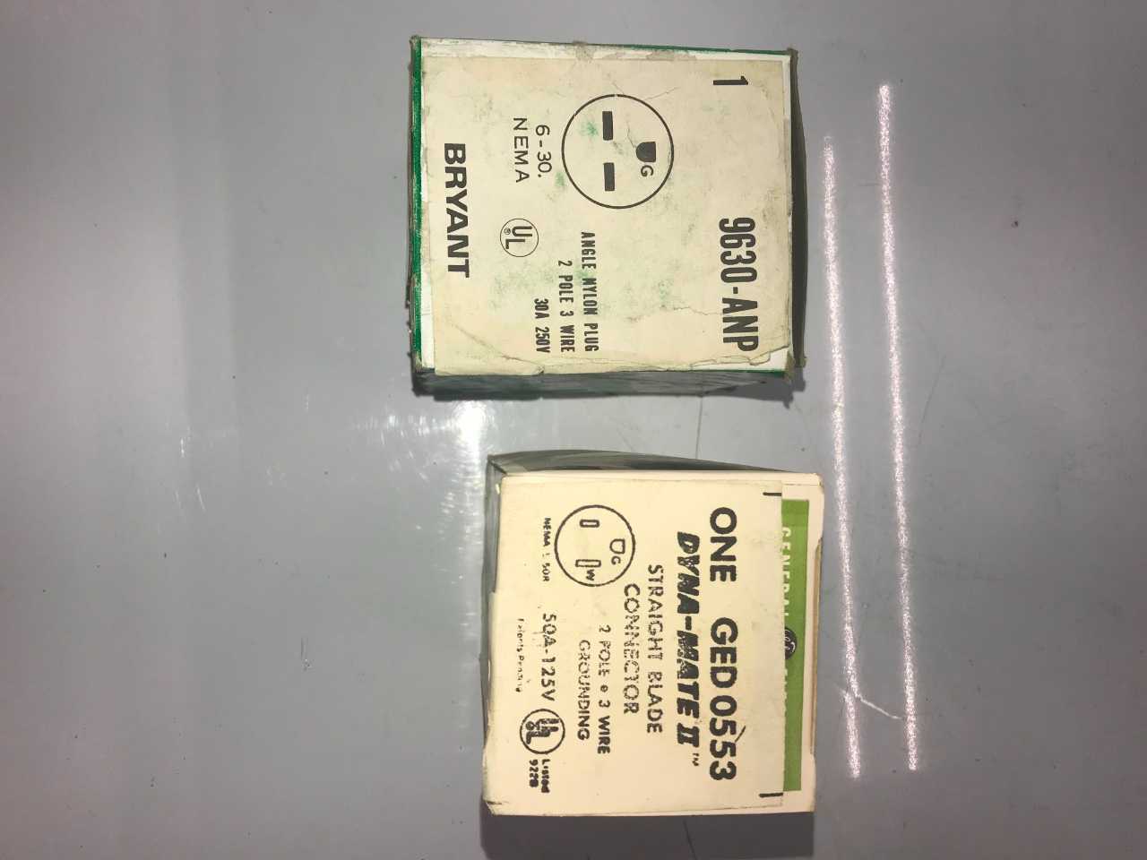 BRYANT/GE 2 POLE 3 WIRE PLUGS (QTY 12+15 = 27) - PLUGS & RECEPTACLES