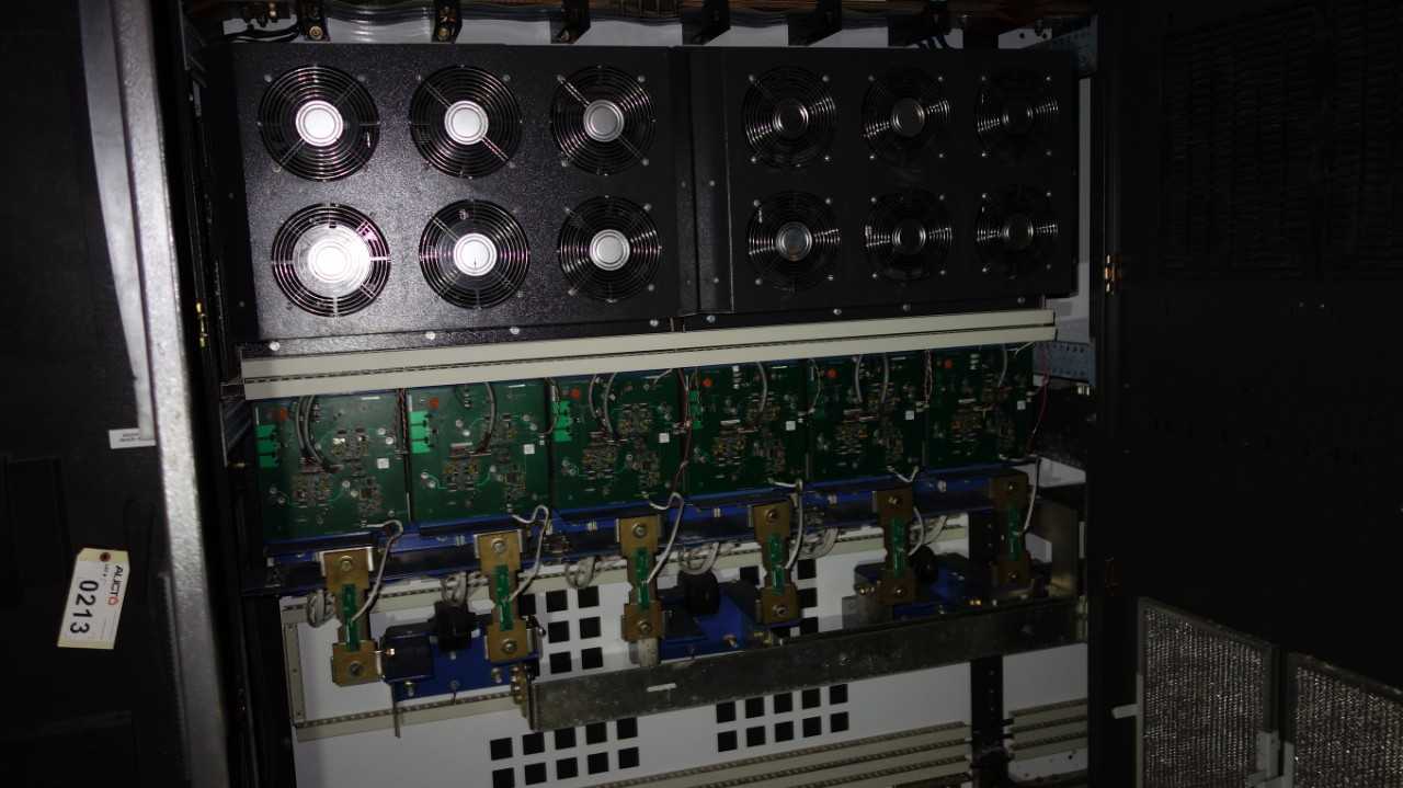 GE INNOVATION 3VVRJ607PR003 LV DC to AC DRIVE CABINET COUCH - MOTOR DRIVES