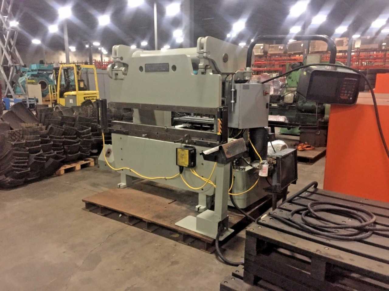 Accurpress 60 Ton x 6ft Press Brake, Model 7606. Needs some work! - PRESS BRAKES