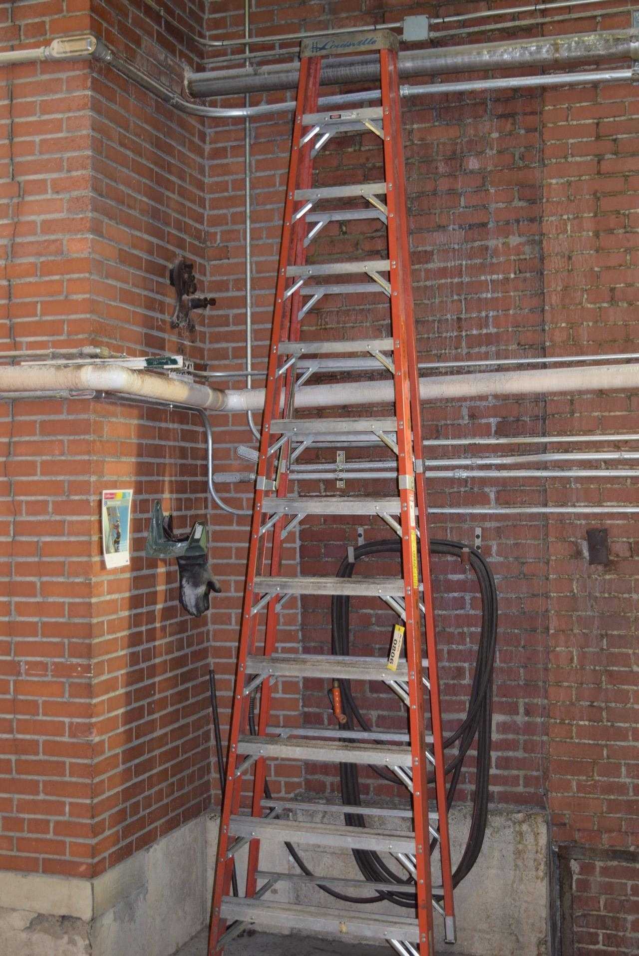 LOUISVILLE HEAVY DUTY 12 STEP LADDER - MISCELLANEOUS LOUISVILLE HEAVY DUTY 12 STEP LADDER - MISCELLANEOUS