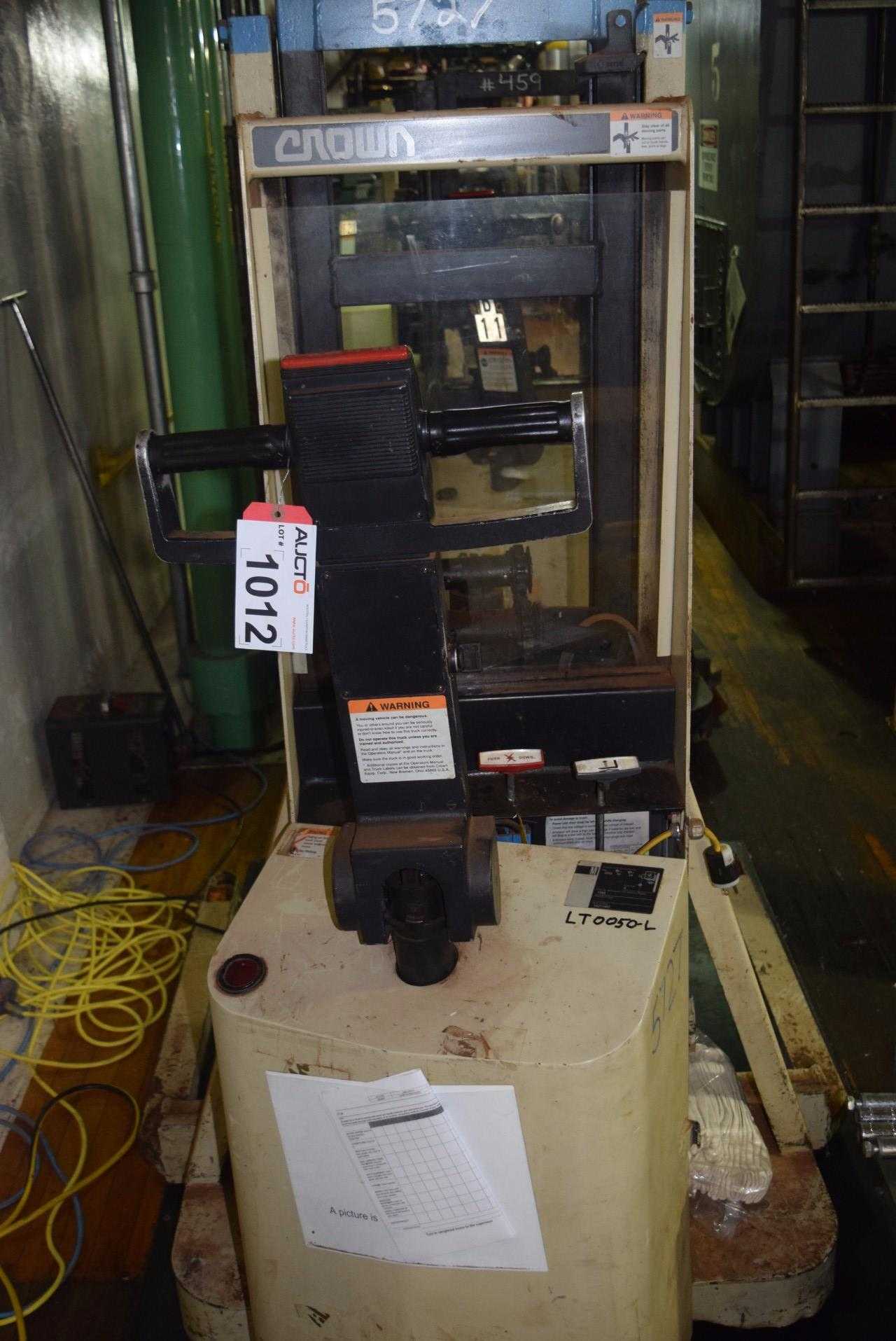 CROWN 20MT 2000 LBS. CAPACITY ELECTRIC PALLET LIFT TRUCK (DELAYED REMOVAL) - MISCELLANEOUS