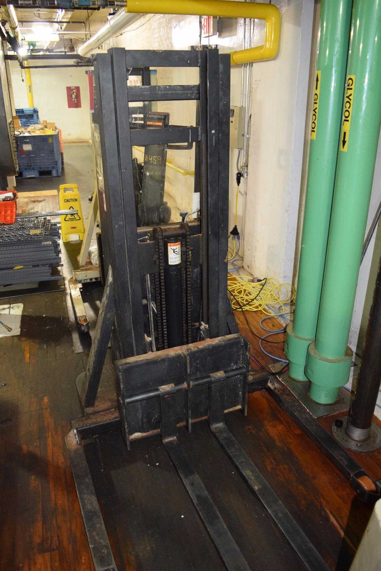 CROWN 20MT 2000 LBS. CAPACITY ELECTRIC PALLET LIFT TRUCK (DELAYED REMOVAL) - MISCELLANEOUS