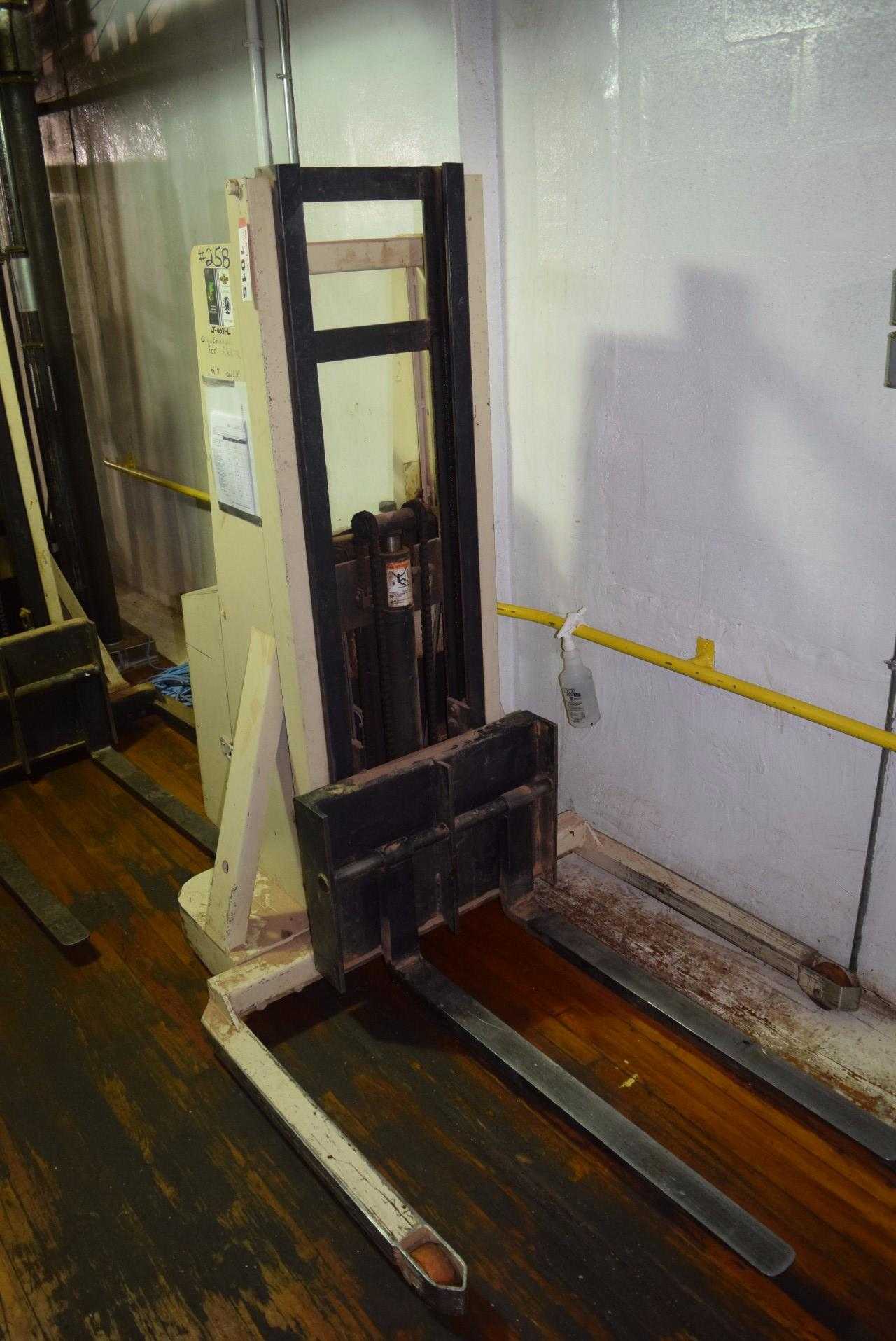 CROWN 20MT 2000 LBS. CAPACITY ELECTRIC PALLET LIFT TRUCK (DELAYED REMOVAL) - MISCELLANEOUS CROWN 20MT 2000 LBS. CAPACITY ELECTRIC PALLET LIFT TRUCK (DELAYED REMOVAL) - MISCELLANEOUS