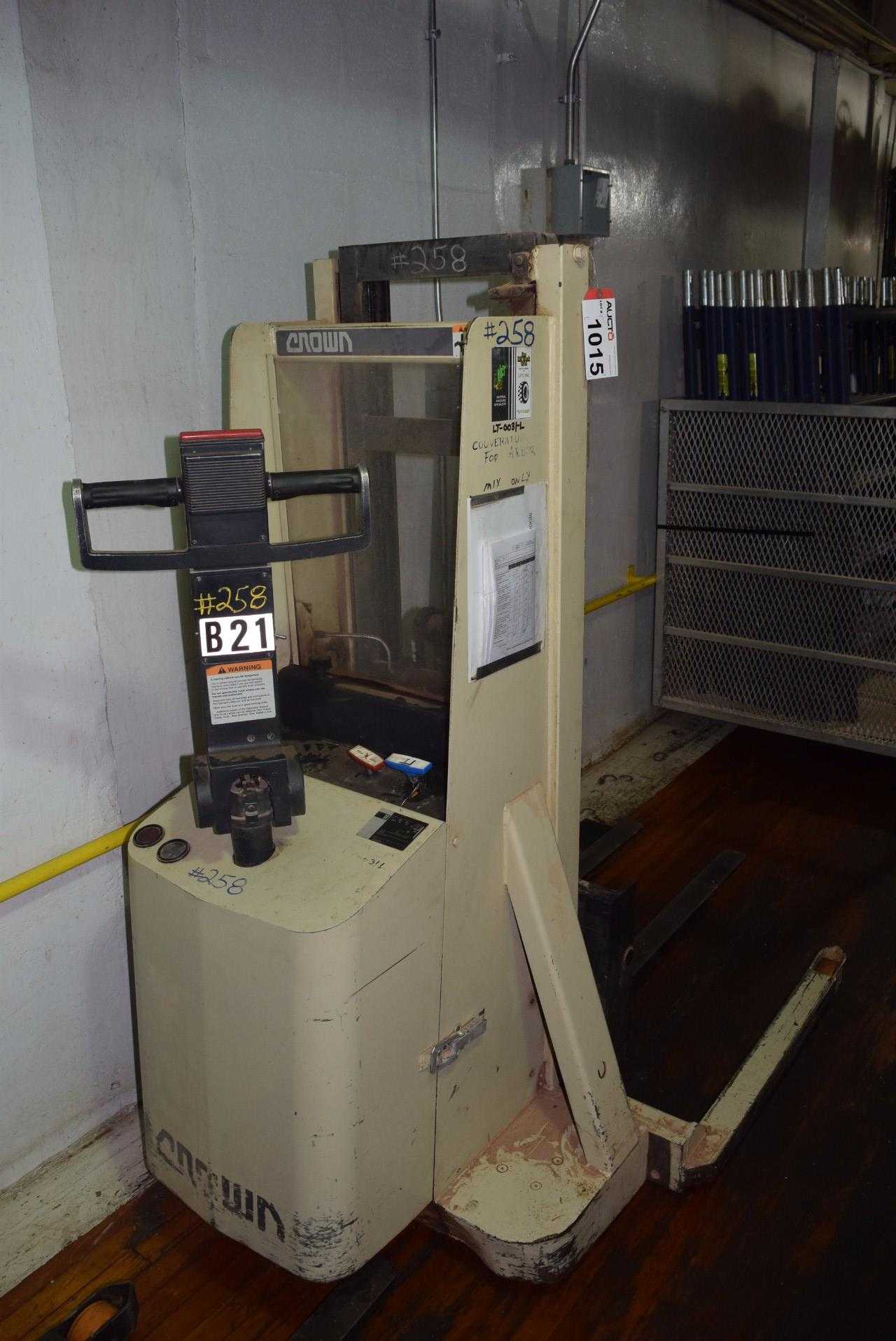 CROWN 20MT 2000 LBS. CAPACITY ELECTRIC PALLET LIFT TRUCK (DELAYED REMOVAL) - MISCELLANEOUS