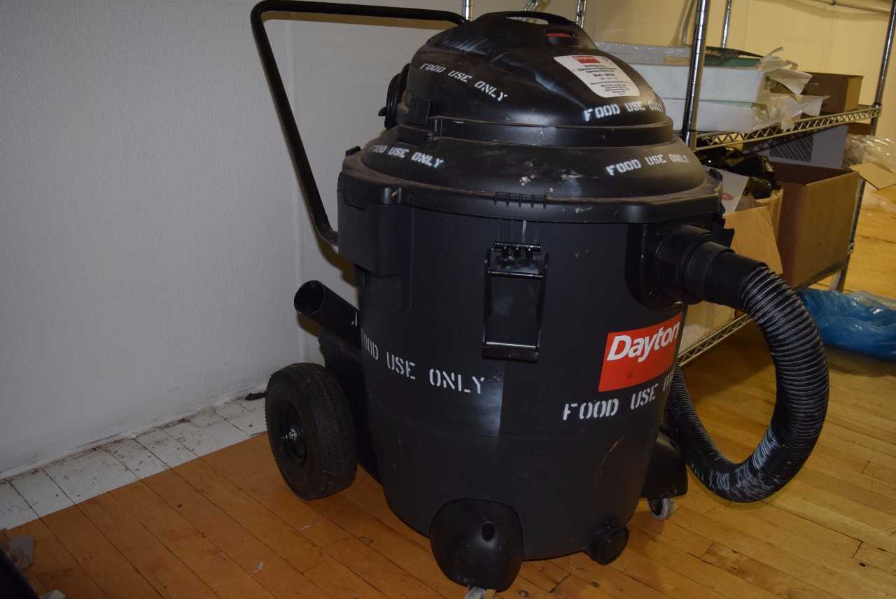 DAYTON MODEL 2RPD8 WET/DRY VACUUM CLEANER - MISCELLANEOUS