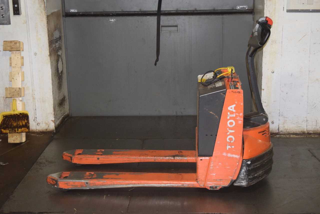 TOYOTA 7HBW23 4500 LBS. ELECTRIC PALLET JACK (DELAYED REMOVAL) - MISCELLANEOUS