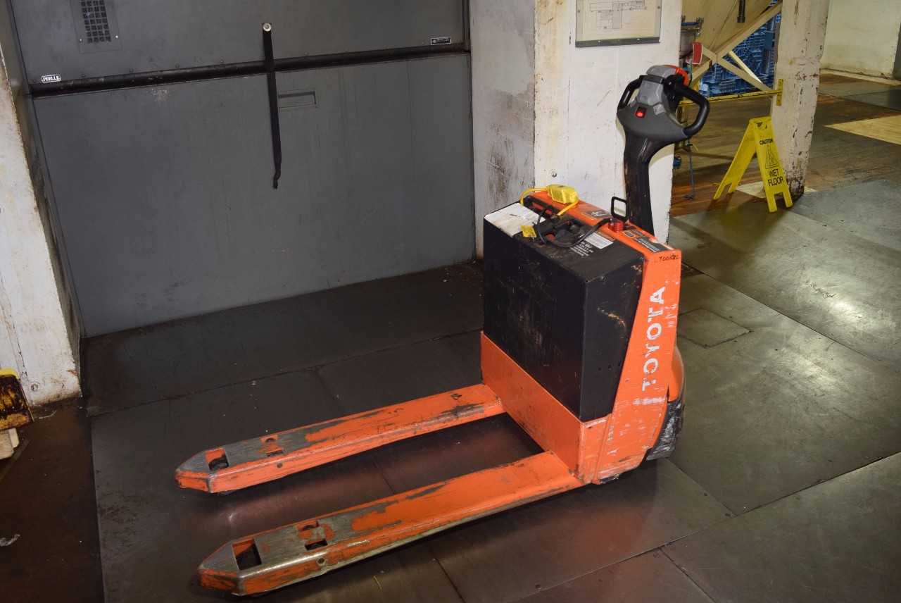 TOYOTA 7HBW23 4500 LBS. ELECTRIC PALLET JACK (DELAYED REMOVAL) - MISCELLANEOUS