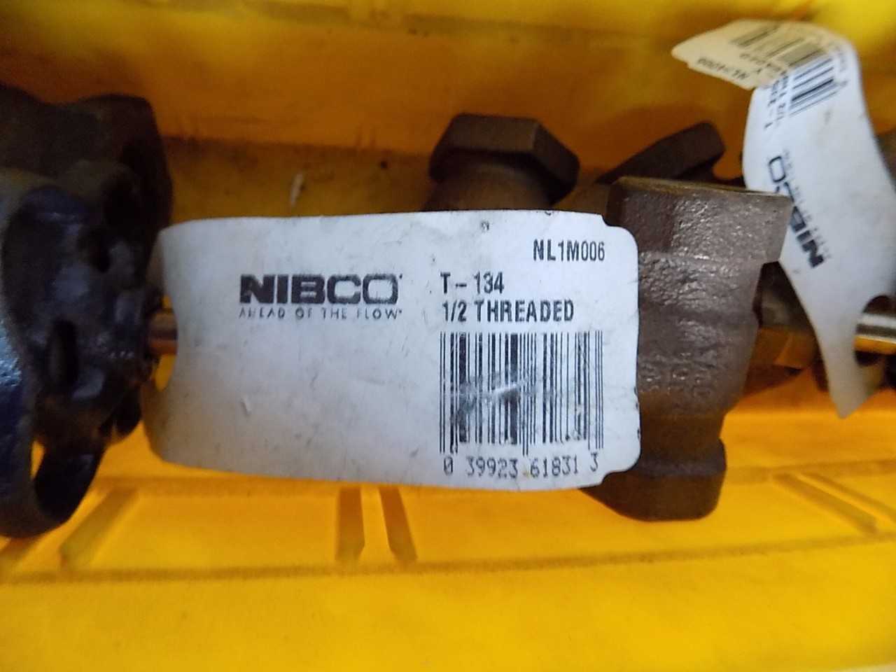 LOT OF 8 BRASS THREADED VALVES - MISCELLANEOUS