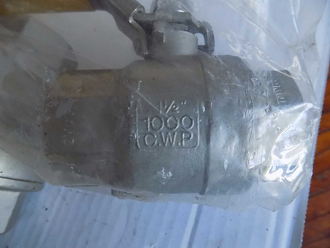 LOT OF 3 THREADED STAINLESS VALVES - MISCELLANEOUS