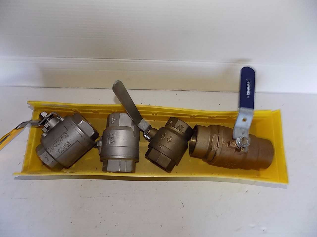 LOT OF 4 STAINLESS AND BRASS THREADED BALL VALVES - MISCELLANEOUS