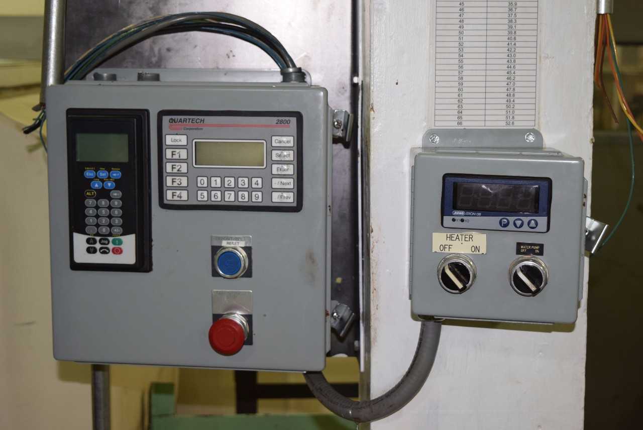 QUARTEC 2800 CONTROLLER WITH JUMO ITRON 08 PROGRAMMER AND KEYPAD - MISCELLANEOUS