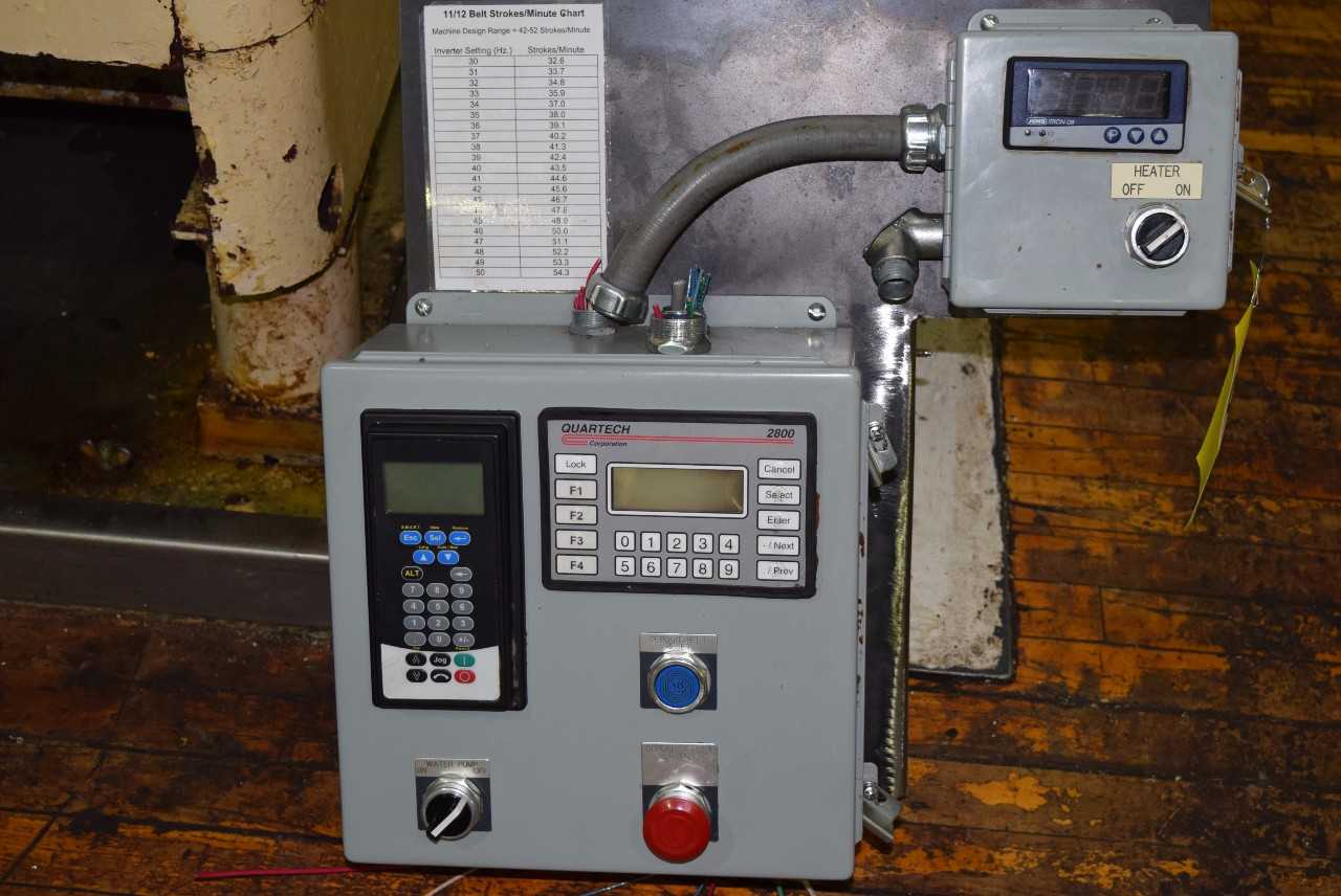QUARTEC 2800 CONTROLLER WITH JUMO ITRON 08 PROGRAMMER AND KEYPAD - MISCELLANEOUS