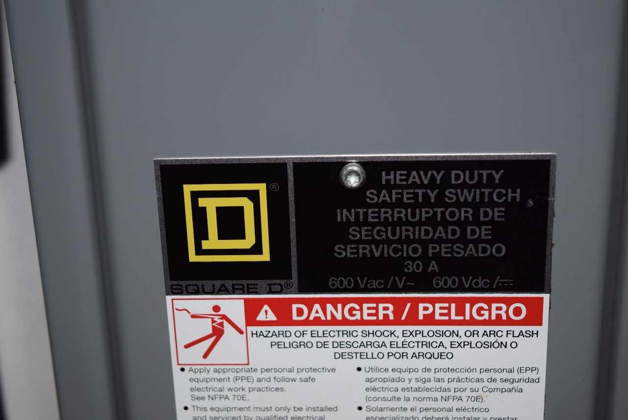 LOT OF SQUARE D 30 A SAFETY SWITCHES - MISCELLANEOUS