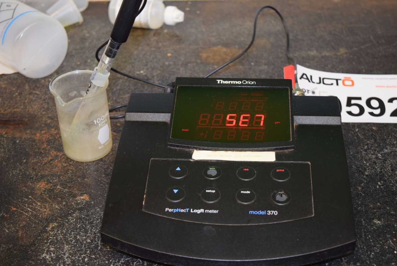 THERMO ORION MODEL 370 PERPHECT LOGR TEMPERATURE COMPENSATION METERS - MISCELLANEOUS