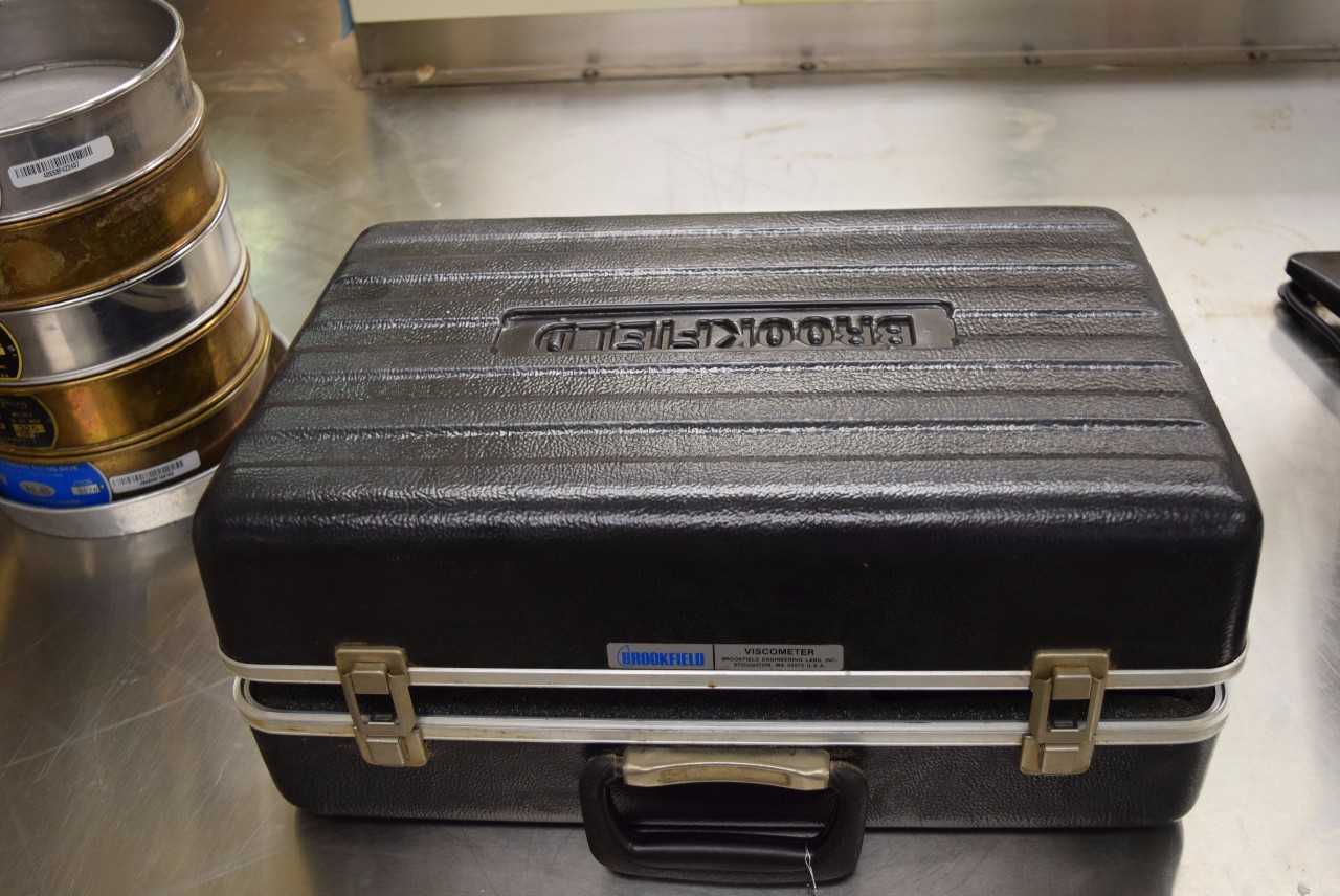 BROOKFIELD MODEL DV-III RHEOMETER VISCOMETER KIT - MISCELLANEOUS