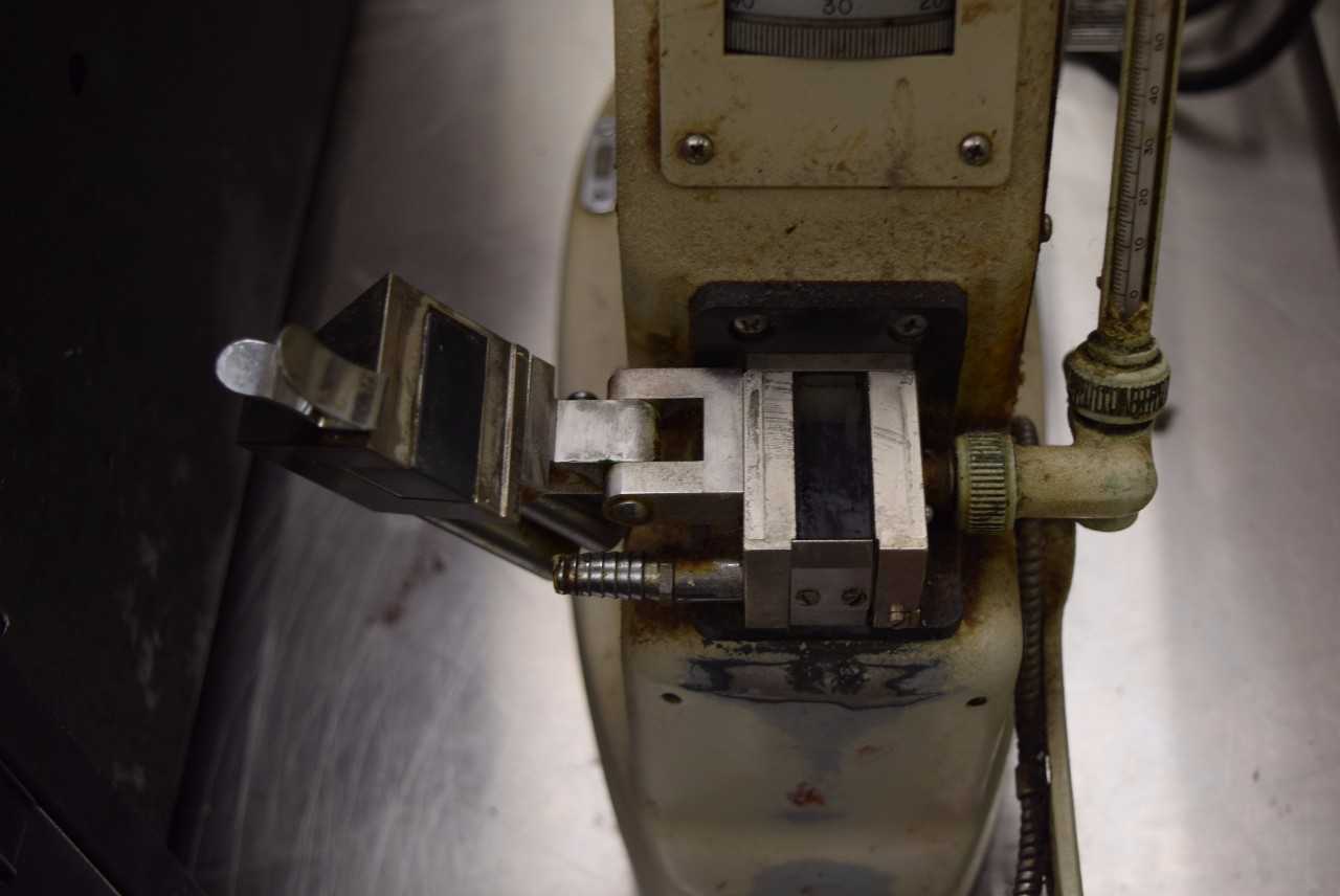 BAUSCH & LOMB MODEL 33.45.58 3L BENCH TYPE ABBE REFRACTOMETER - MISCELLANEOUS
