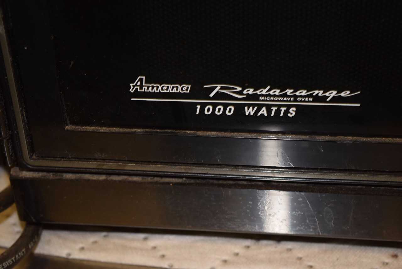 AMANA RADARANGE 1000 W MICROWAVE OVEN - MISCELLANEOUS