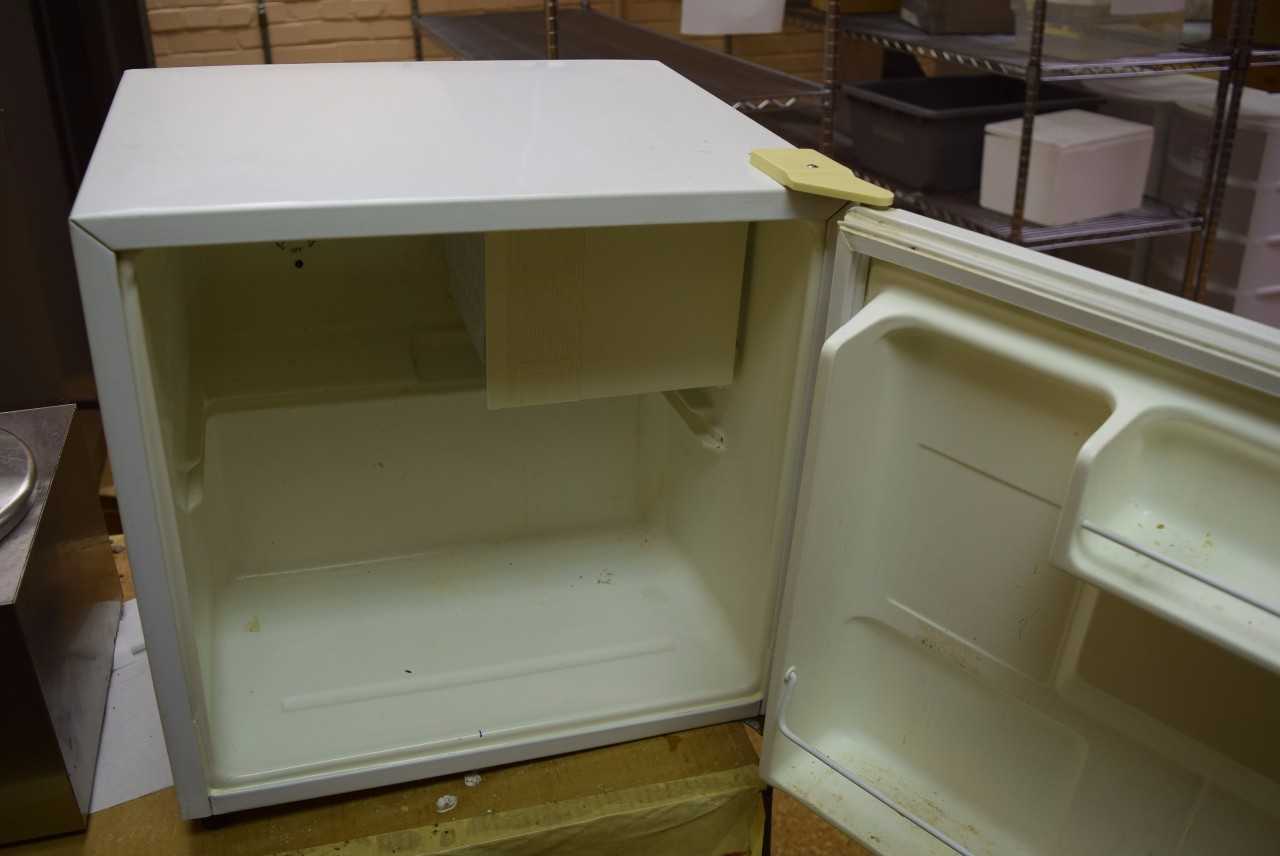 GE TAW2SPB MINI REFRIGERATOR - MISCELLANEOUS