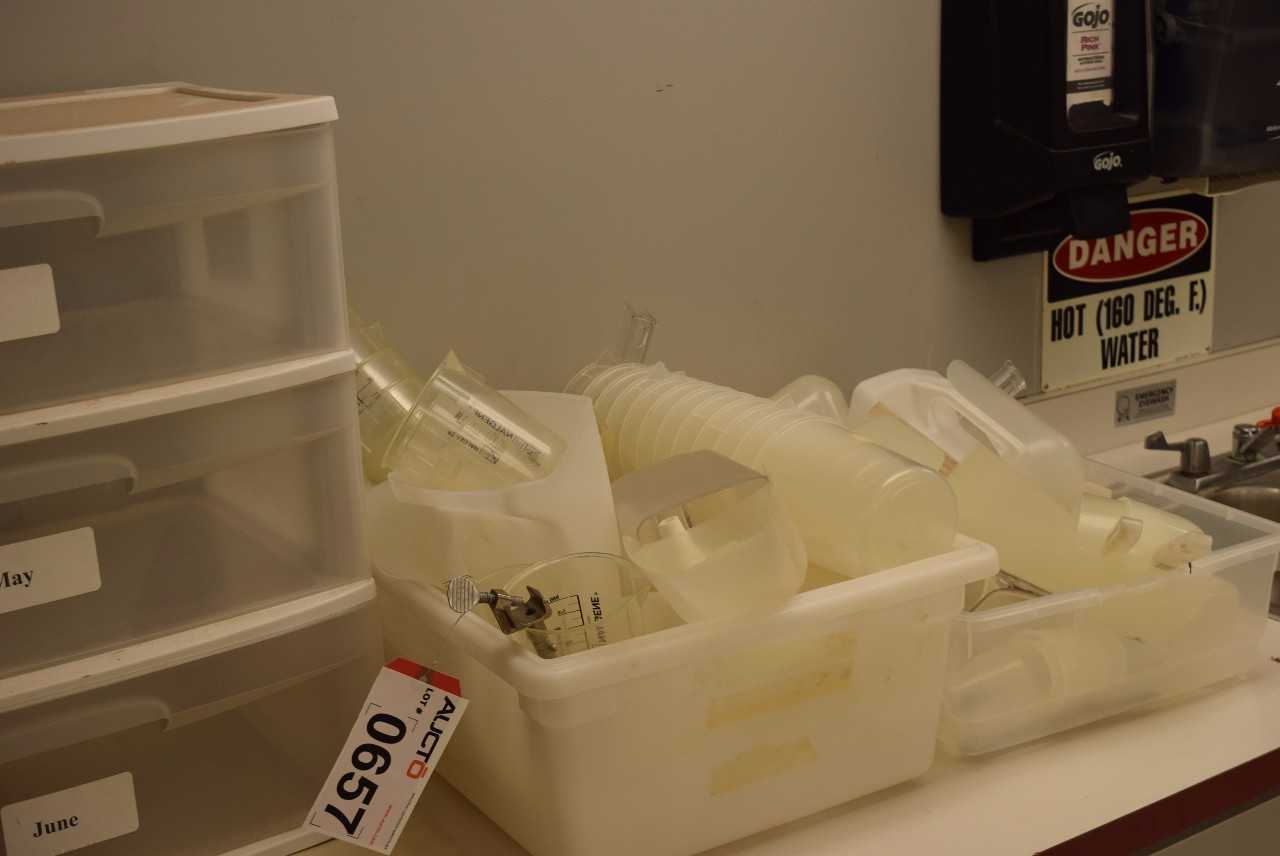 LOT OF KITCHENAID UTENSILS AND MEASURING AIDS - MISCELLANEOUS