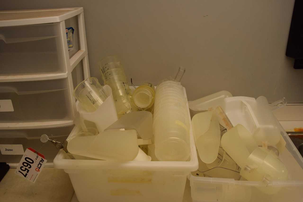 LOT OF KITCHENAID UTENSILS AND MEASURING AIDS - MISCELLANEOUS
