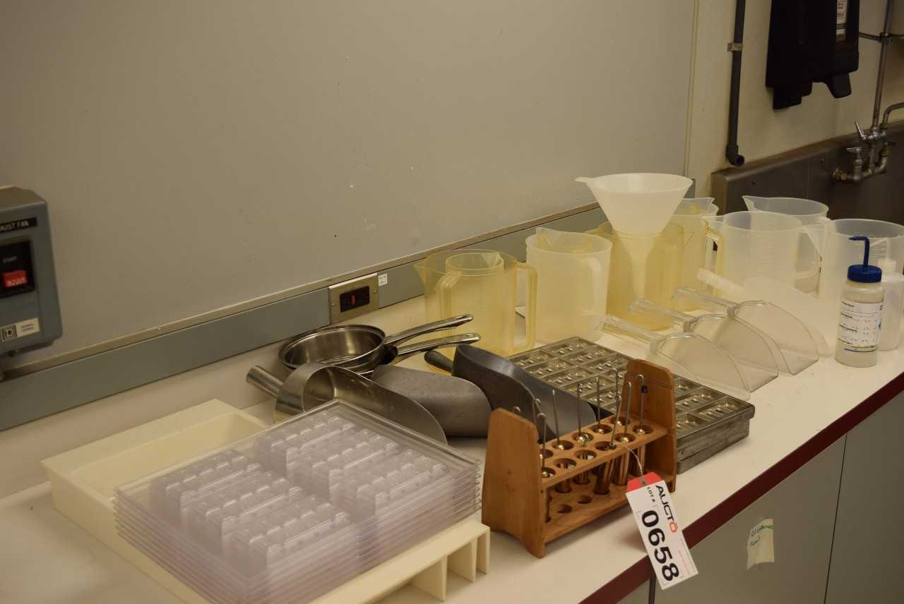 LOT OF KITCHENAID UTENSILS, MEASURING AIDS AND MOLDS - MISCELLANEOUS