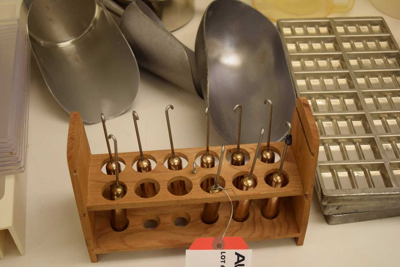 LOT OF KITCHENAID UTENSILS, MEASURING AIDS AND MOLDS - MISCELLANEOUS