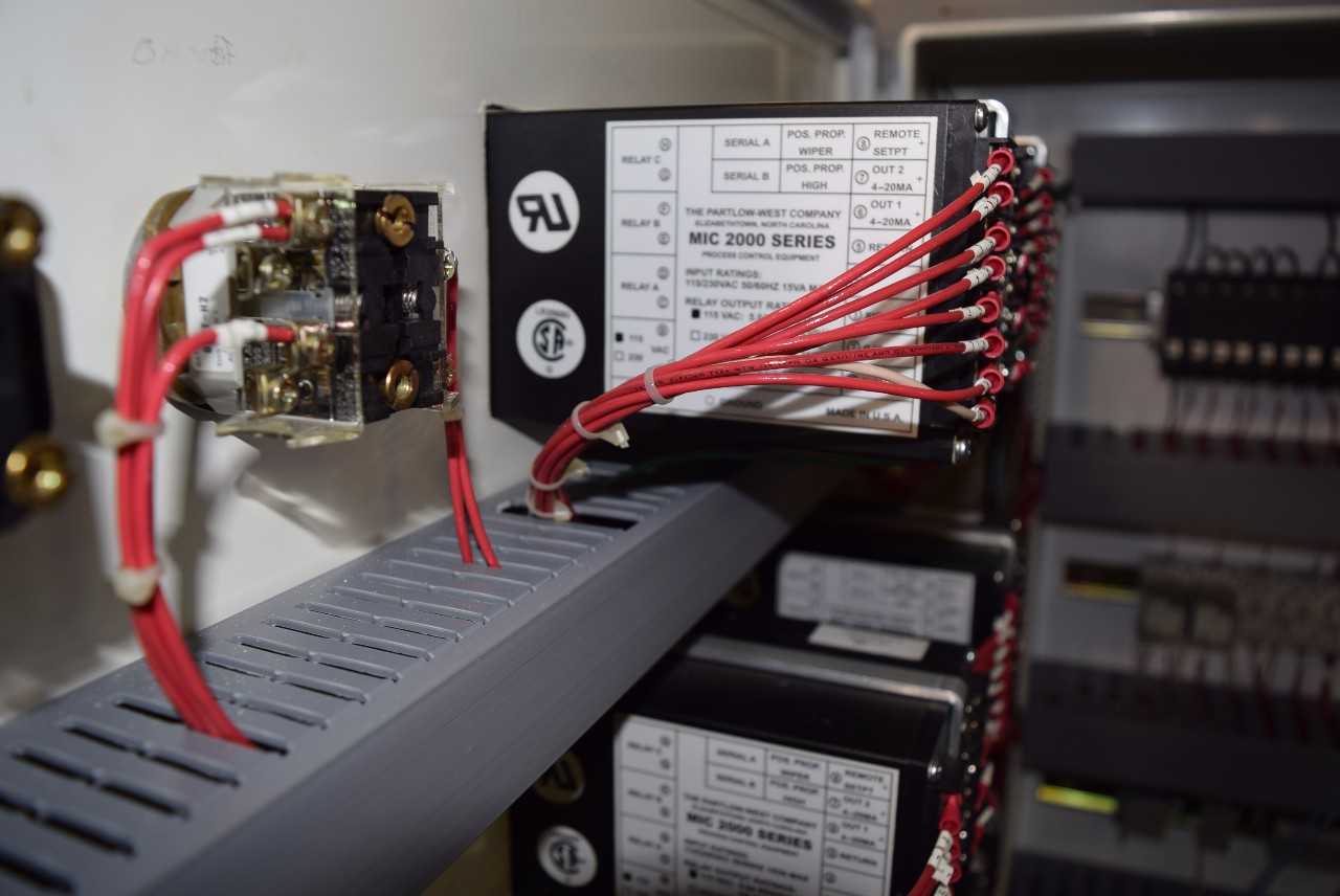 CONTROL CABINET WITH 8 PALOW MIC 2000 TEMPERATURE CONTROLS AND PUSH BUTTONS - MISCELLANEOUS