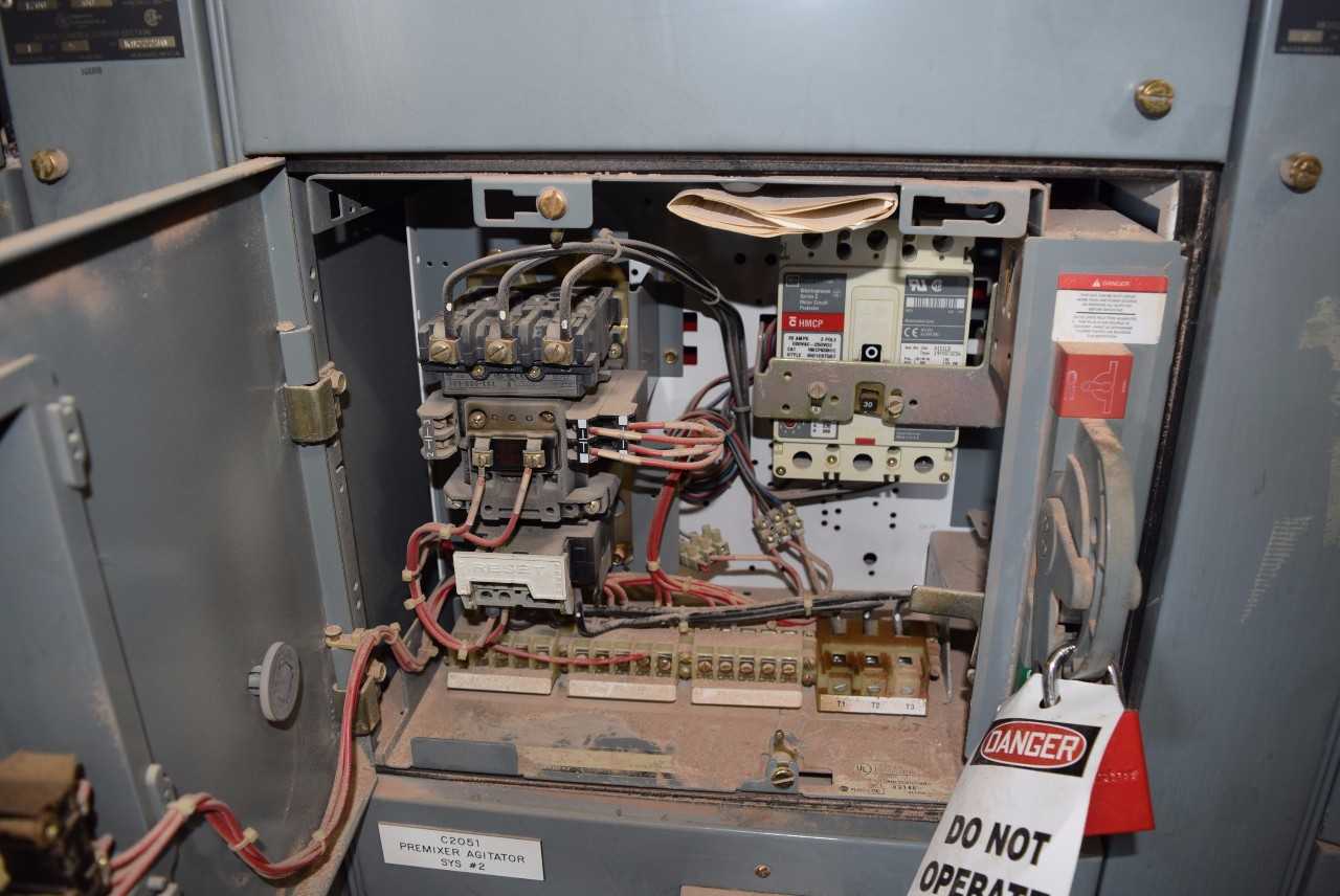 ALLEN BRADLEY CENTERLINE 2100 5 SECTION BREAKER STYLE MCC - MISCELLANEOUS