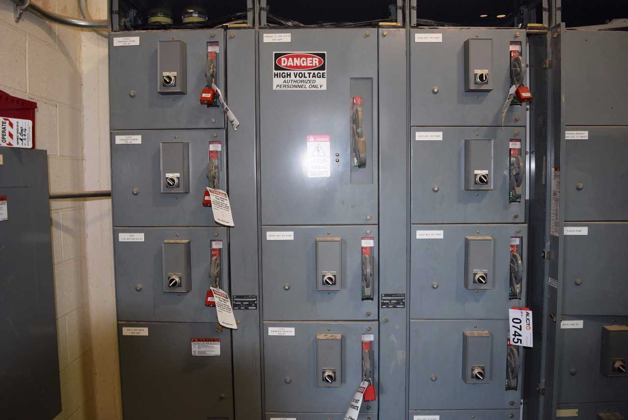 ALLEN BRADLEY CENTERLINE 2100 5 SECTION BREAKER STYLE MCC - MISCELLANEOUS