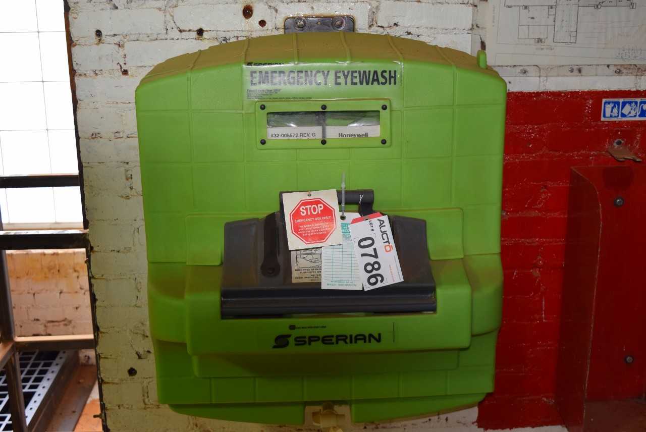 SPERIAN EMERGENCY EYEWASH STATION FENDALL PURE FLOW 1000 - MISCELLANEOUS