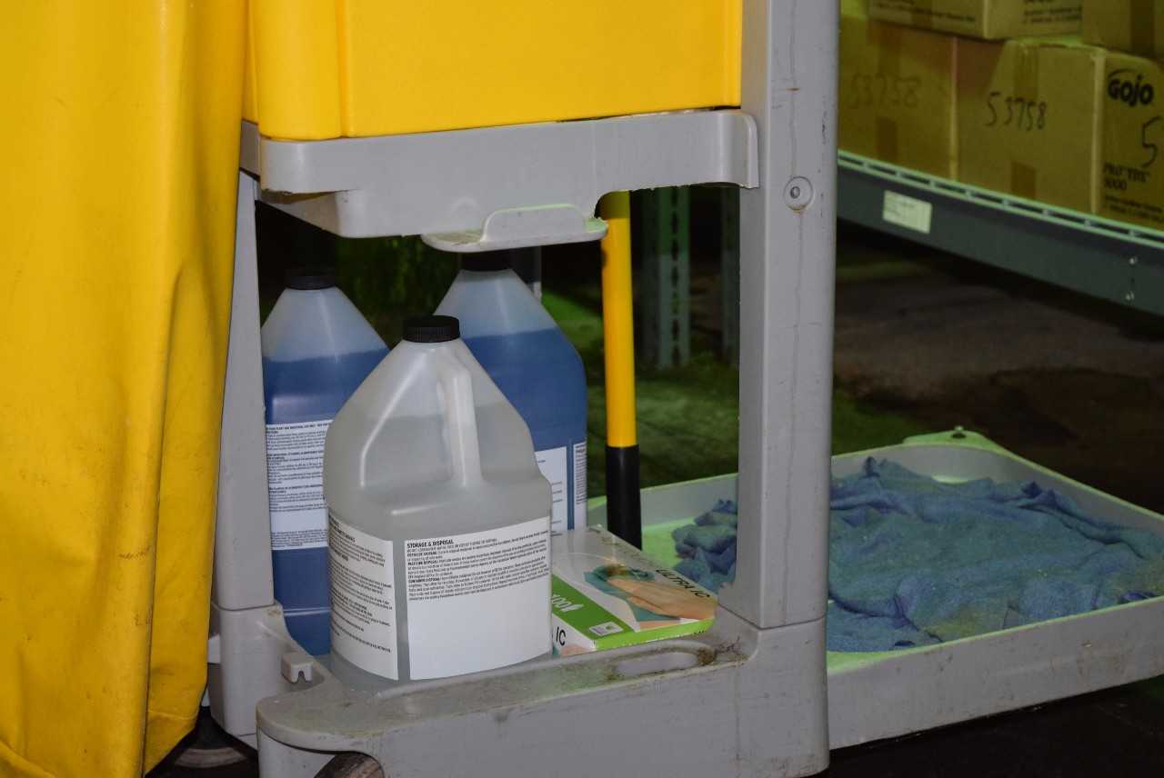 JANITORIAL CART WITH CLEANERS - MISCELLANEOUS