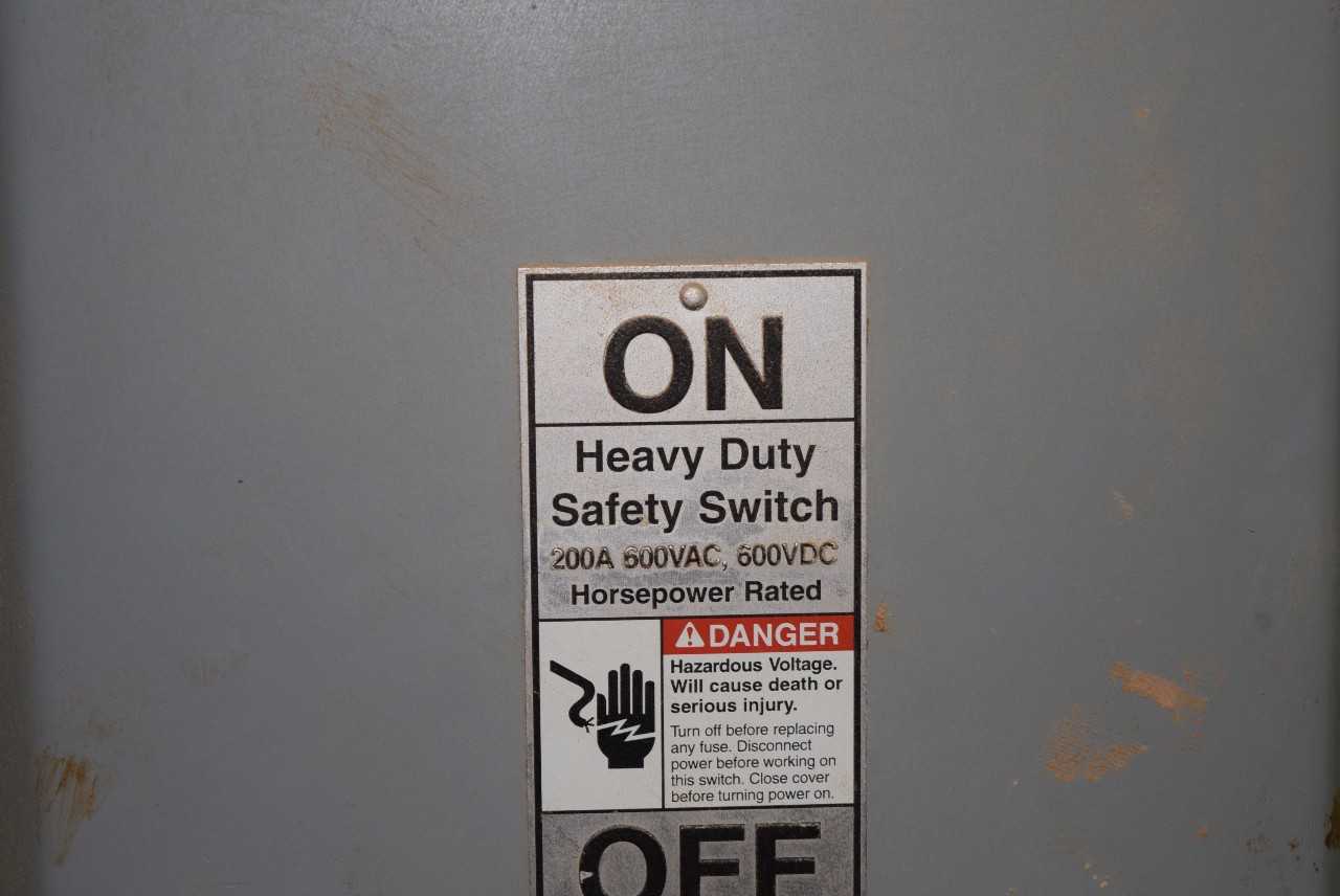 SIEMENS 200 A DISCONNECT SWITCH - MISCELLANEOUS